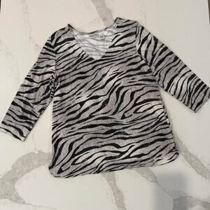 Chicos Ribbed 3/4 Sleeve Zebra Print V Neck Top Women’s Size 2 Stretchy Casual